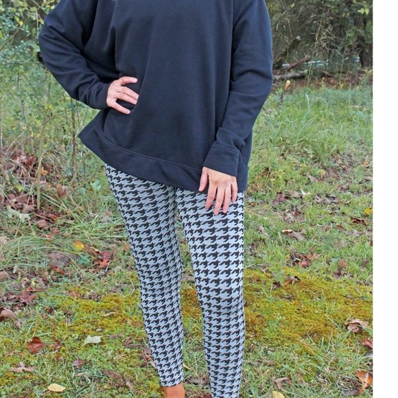 ❤️NWT *BOUTIQUE* BLACK HOUNDSTOOTH FLEECE LINED LEGGINGS - Picture 1 of 1